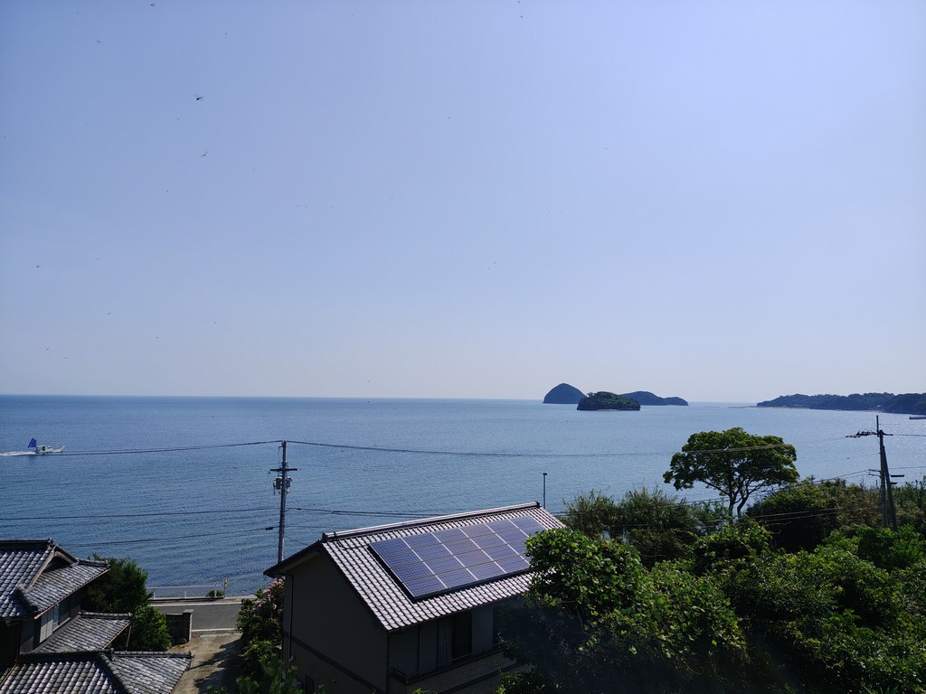 ikomyan's tweet photo. 日曜日。
先ずは大川オアシスで牛乳アイスとスモモのシャーベット。
食事の時間帯には、たらいうどんも食べられるようです。

ボンネット型バスはふそうローザがベースで、キッチンカーになってました。 https://t.co/ncLDzuLZsO