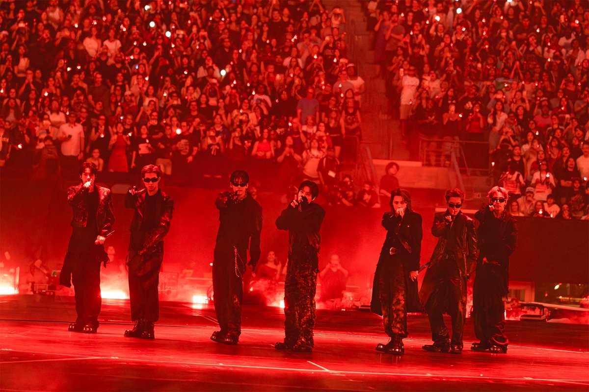 Kpop_Herald's tweet photo. .@bts_bighit is driving a massive economic boom across North America, with overseas media highlighting "BTS The City Arirang" project for expanding the group's impact beyond its concerts. 🌎

Tourism Economics executive Michael Mariano said BTS fans' spending power could rival or even surpass the FIFA World Cup.

#BTS #ARIRANG