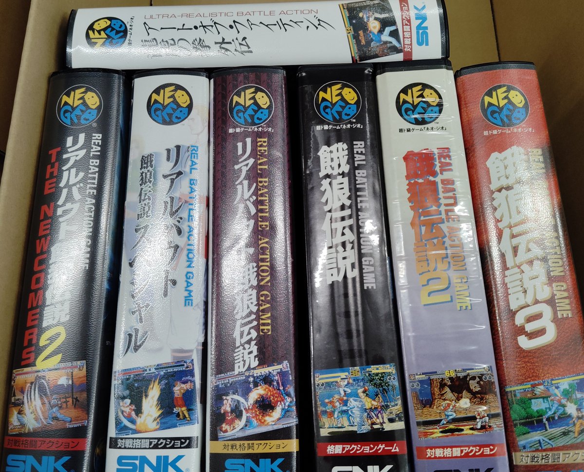 BEEP_SHOP's tweet photo. 【BEEP買取速報】
ネオジオを代表する格ゲーの数々をまとめてお譲りいただきました！　サムスピ、餓狼、KOF…そして龍虎外伝がアツい!!　すごい漢だ！！！　（天元中） https://t.co/MltlrqC9Yy