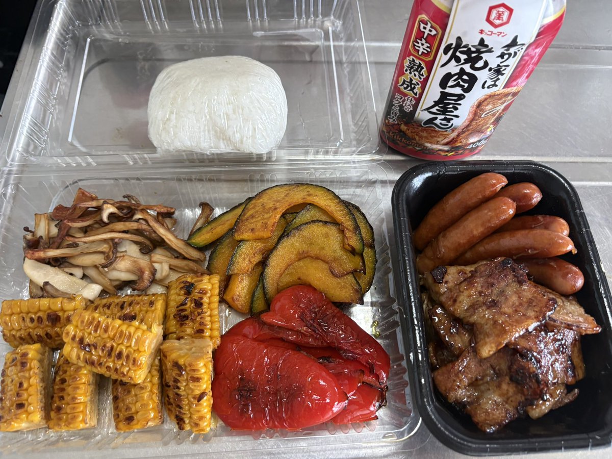 TOONsince2022's tweet photo. 時間があったので1枚ずつ丁寧に焼きました

実質的に1人バーベキューみたいなもんか

 #独身 https://t.co/zdXs9hbwI4