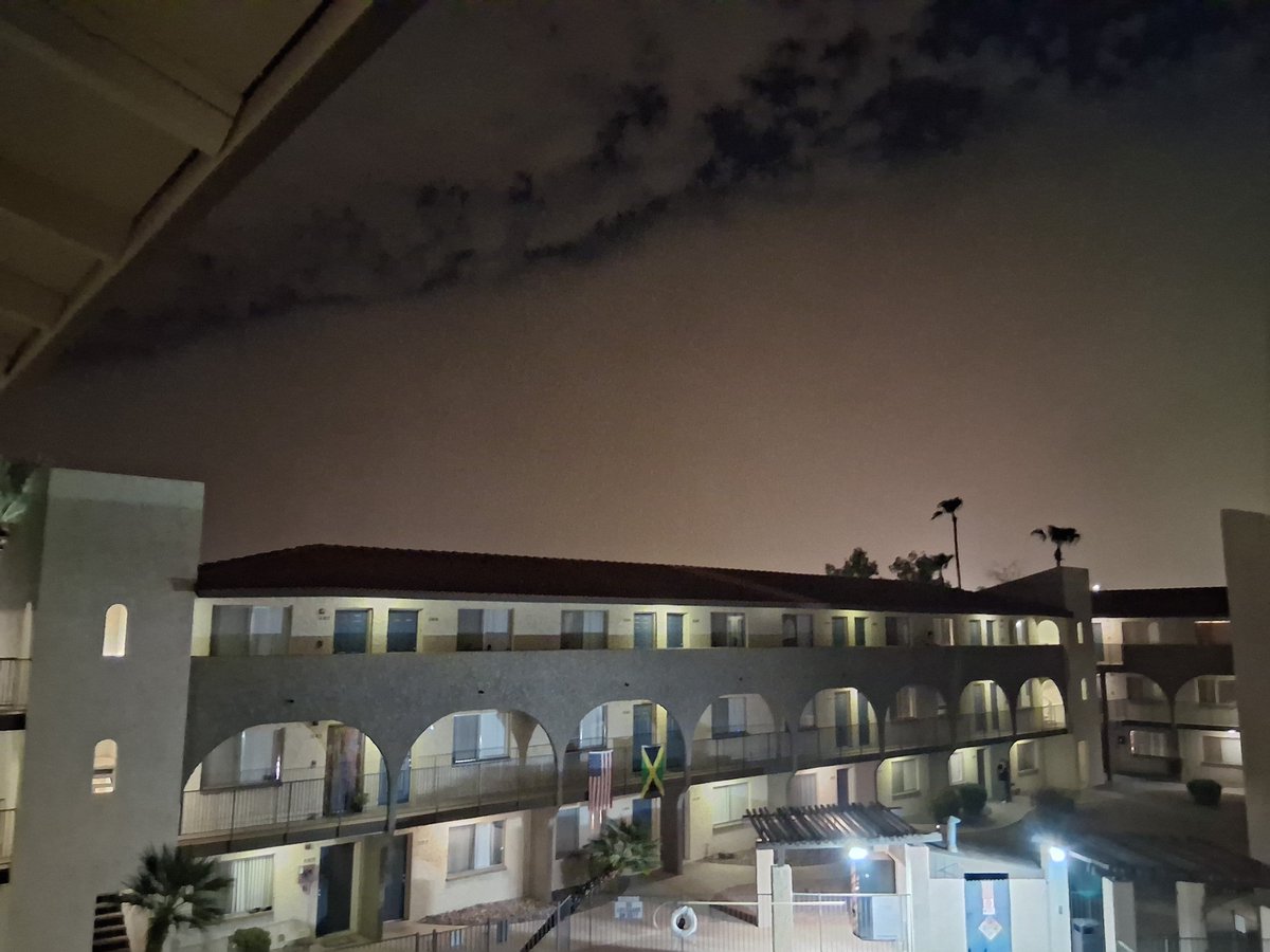 jardo314's tweet photo. Massive haboob in downtown Mesa AZ @nwsphoenix @southwestwx #azwx #phxwx https://t.co/afbam0tTna