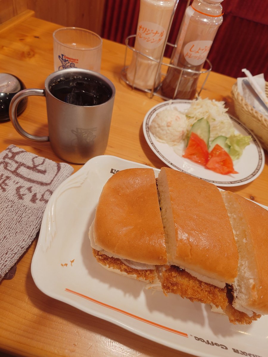 cojika258's tweet photo. 腹ごしらえ
味噌カツパン https://t.co/1aEAscPE1I
