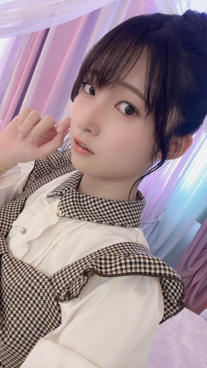 yuntyuru_autre's tweet photo. ＼🫶A伊集院へ投票お願いします🫶／

❣️投票明日まで❣️

愛内さん(@aiuchiyoshie )に会報の写真撮っていただいてきたよ👀👀👀

愛内さんお話しやすくて今回も楽しい撮影会だったฅ^•ω•^ฅ

最近は全くしてない髪アップ👀👀👀
まーすた下北沢さん(@marsta_shimo )へこのまま向かうよー！ https://t.co/UhLY3qPqvl
