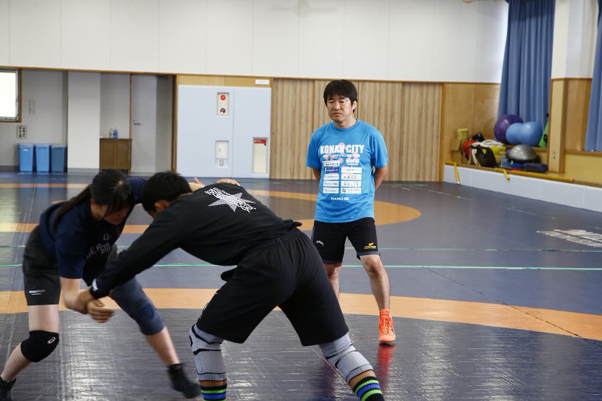 chichi_words's tweet photo. 「何より大事なのは、指導者自身がめざすものを持つことではないでしょうか。めざすものがあったからこそ苦しい時でも頑張ってくることができましたし、自分自身ここまで成長することができました」――櫻井優史氏（高知レスリングクラブ代表）

『致知』9 月号ピックアップ記事 ／インタビュー
🏆高知をレスリング王国へ ～オリンピック金メダルはかくして実現した～🤼

世界の強豪との激闘を制し、パリ2024オリンピックにて金メダルに輝いたレスリング選手の櫻井つぐみさんと清岡幸大郎さん。

その2人の金メダリストを幼少期から育ててきたのが、高知レスリングクラブ代表の櫻井優史氏です。

「高知をレスリング王国に」という夢に向かって邁進する櫻井氏に、世界レベルの選手を育てる要諦、いま求められる指導者のあり方についてお話しいただきました。

▶記事詳細はこちら
https://t.co/irACkfOUjK

#致知 #人間学 #人間力 #レスリング #金メダル #金メダリスト #指導法 #指導者 #スポーツ #オリンピック #夢 #目標 #櫻井つぐみ #清岡幸大郎