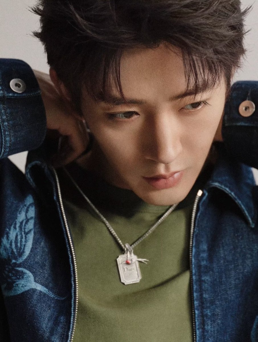 Remedy_WeiD's tweet photo. Dior clearly has a vision 🥰😂 now just need someone in drama land to notice 🫠

#DengWei #邓为 #DengWeixDior https://t.co/diBJo7FQvw