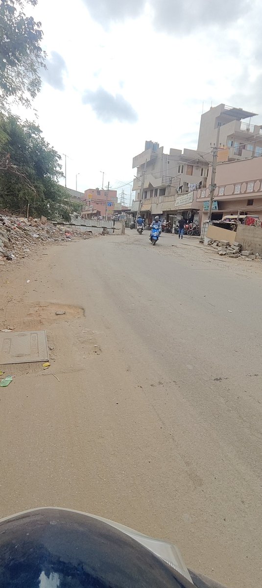 pjp_ind's tweet photo. DAY 45 :[ Still No Action] Hoodi Underpass, Kodigehalli parallel.
If you finished encroachment clearance, why is it still fully encroached? If garbage drive started, why are we still walking in garbage?
No relief = No work. Come walk here once.
@GBA_office @GBAChiefComm @krishnabgowda @DKShivakumar @MALimbavali @ICCCBengaluru @ChristinMP_ #Hoodi #SaveWhitefield  @WFRising @pcmohanmp

#Bengaluru #Hoodi #Kodigehalli #SaveWhitefield #freedom