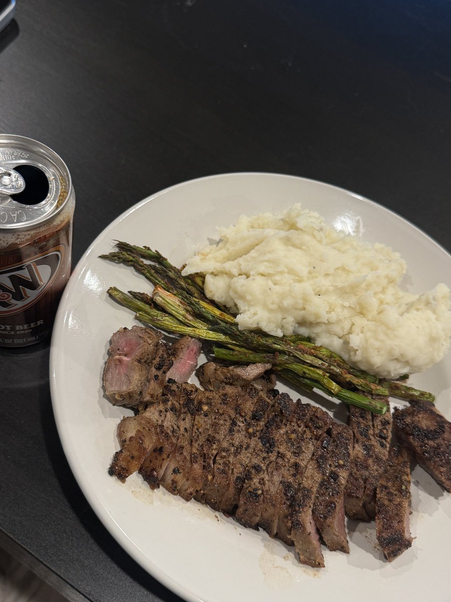 xqeffect's tweet photo. steak and root beer while rewatching ‘deep in’ 🐷💜💙 https://t.co/Co4WPbXCVs