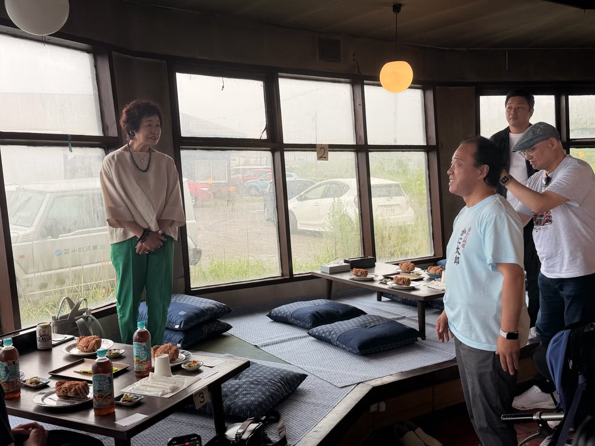 yas_kiy's tweet photo. 【かに太郎🦀✖️星澤先生👩‍🍳】
北海道では知らない方はいないレジェンド料理研究家の星澤幸子先生も8/1かに太郎🦀復活感謝祭に駆け付けていただきました💓
言わずと知れた札幌テレビ(STV)「どさんこワイド」の料理コーナー👩‍🍳「奥様ここでもう一品」として長寿番組にご出演され、北海道の食材にこだわりつつ手軽に作れる料理を紹介し、誰でも楽しく料理ができる独特の表現スタイルを確立し北海道内では著名な人気を博す先生です✨
私と同じ経営実践研究会に所属して、食で未来の北海道〜日本〜世界を元気にする志しで、日々
奮闘中です💓

https://t.co/7nfoZVN2gO星澤幸子

経営実践研究会では全国1700社以上の経営者が未来の地域〜日本〜世界を元気にする同じ志しの実践的経営メンバーの集まりです❤️‍🔥
私も「かに太郎」を起点に全国の同じ志しを持つメンバーで、地域〜北海道〜日本〜世界を変革させます🙆‍♂️