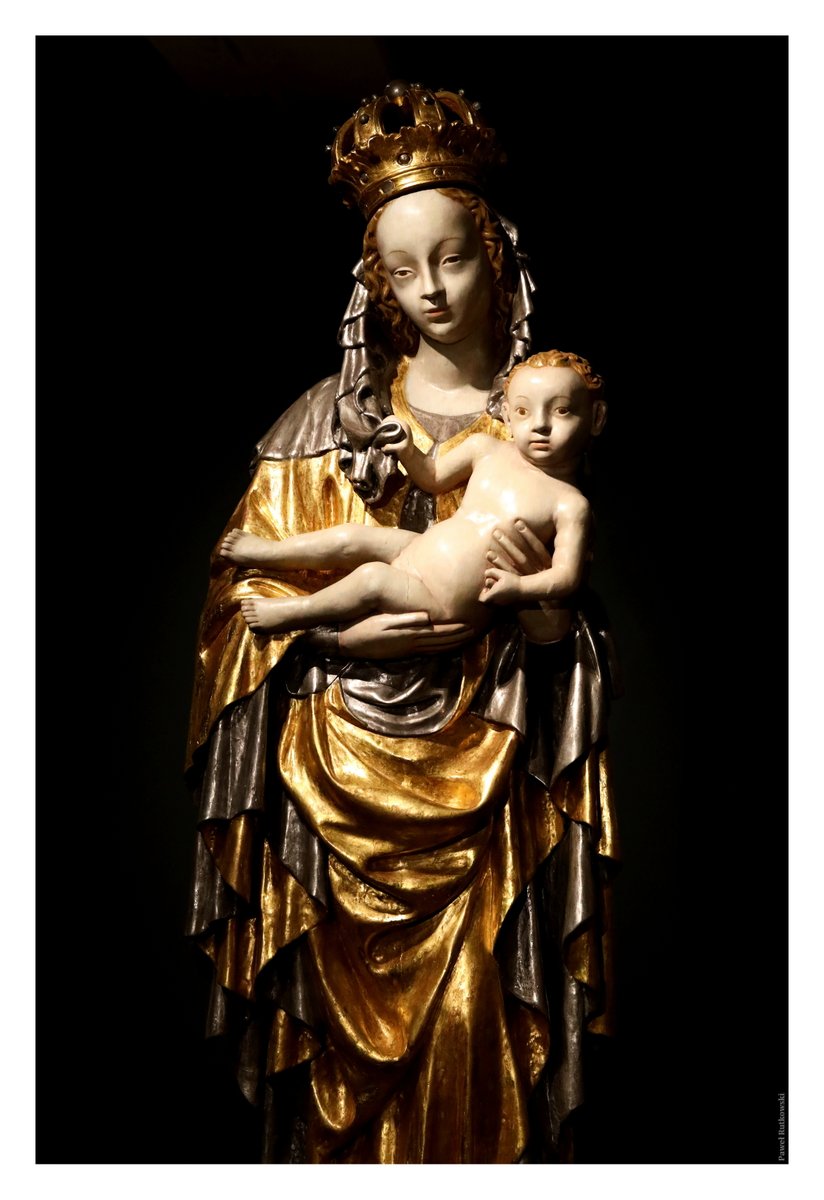 PaweRut98116786's tweet photo. Madonna z Dzieciątkiem z kościoła w Obozinie (Kociewie)

(Początek XV w., drewno lipowe z polichromią, rzeźbiarz lokalny, choć może i z Gdańska. Wys. 156 cm)

#Pelplin #Wmuzeum #IntheMuseum #earlymoderncarving #materialculture #TrybWakacyjny #HolidayMode https://t.co/KICP0wQqdV