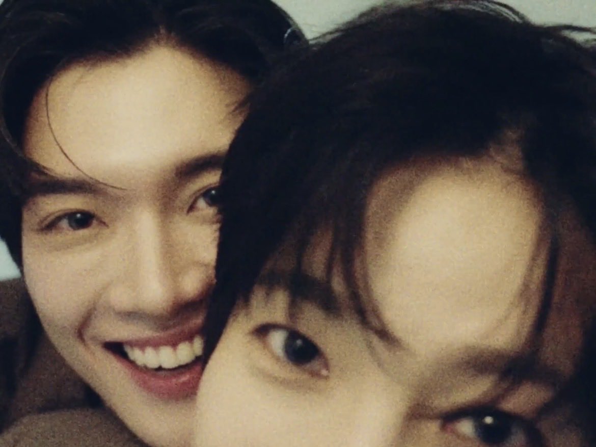 lockingforme's tweet photo. 저는 시발 제정신이아니게됐습니다 https://t.co/i8zDDske0L