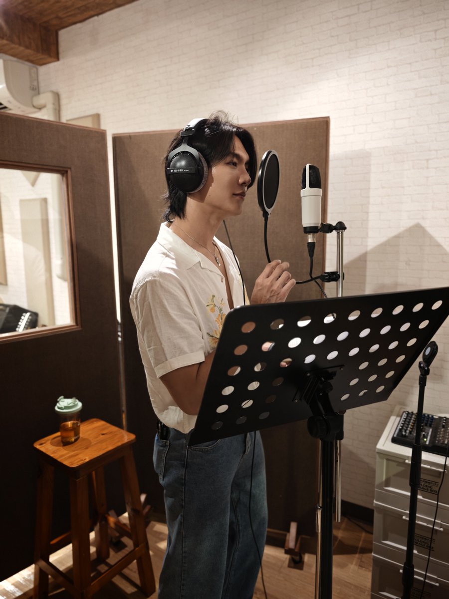 ZeLyNn's tweet photo. เป็นอีกวันทำงานที่น่าจดจำ  ให้การบ้านไปโบ๊ทพยายามฟอลโล่ว์ตามได้ทั้งหมด  และเข้าใจว่าทำการบ้านหนักงานเพราะเป็นช่องเสียงที่โบ๊ทไม่เคยใช้  แต่บอกแล้วว่าทำได้  เจ้าเด็ก! เก่งมากๆ คับ

ขอบคุณพี่คิงด้วย  ทำดนตรีมาเจ๋งมาก  เลิฟๆ ✨

#BondingByBoatyongyut https://t.co/zAcv6GZid2