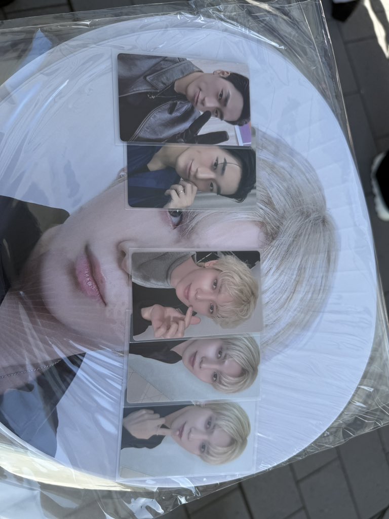 0trhk_____'s tweet photo. ATEEZ 特典トレカ ラントレ 交換

譲 1枚目 ユノ ソンファ サン ウヨン ジョンホ
求 2枚目に無いヨサン＞サン

購入特典はヨサンを求めています

会場周辺にいるので手渡しで交換可能な方お声がけ下さい。 https://t.co/jG11WCje2B