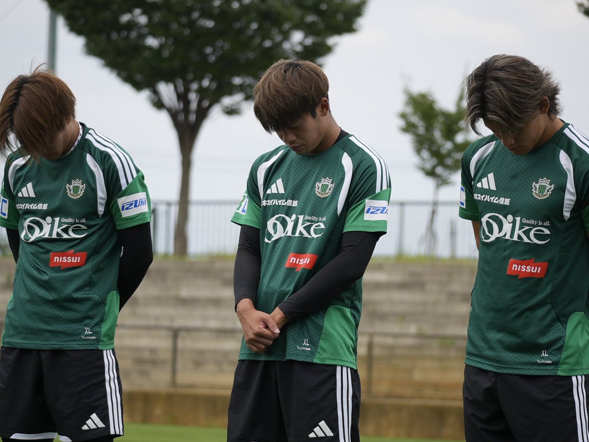 yamagafc's tweet photo. 本日8月4日は、#松田直樹 選手が亡くなって15年です。

トップチームでは、長野県選手権決勝のウォーミングアップで３番のウェアを着用し、
前日練習時に黙とうを捧げました。

救える命を、ひとつでもふやすために
救える術を、ひとりでも多くの人に

自分ができる #命つなぐアクション を身につけましょう

#Ｊリーグ
#シャレン