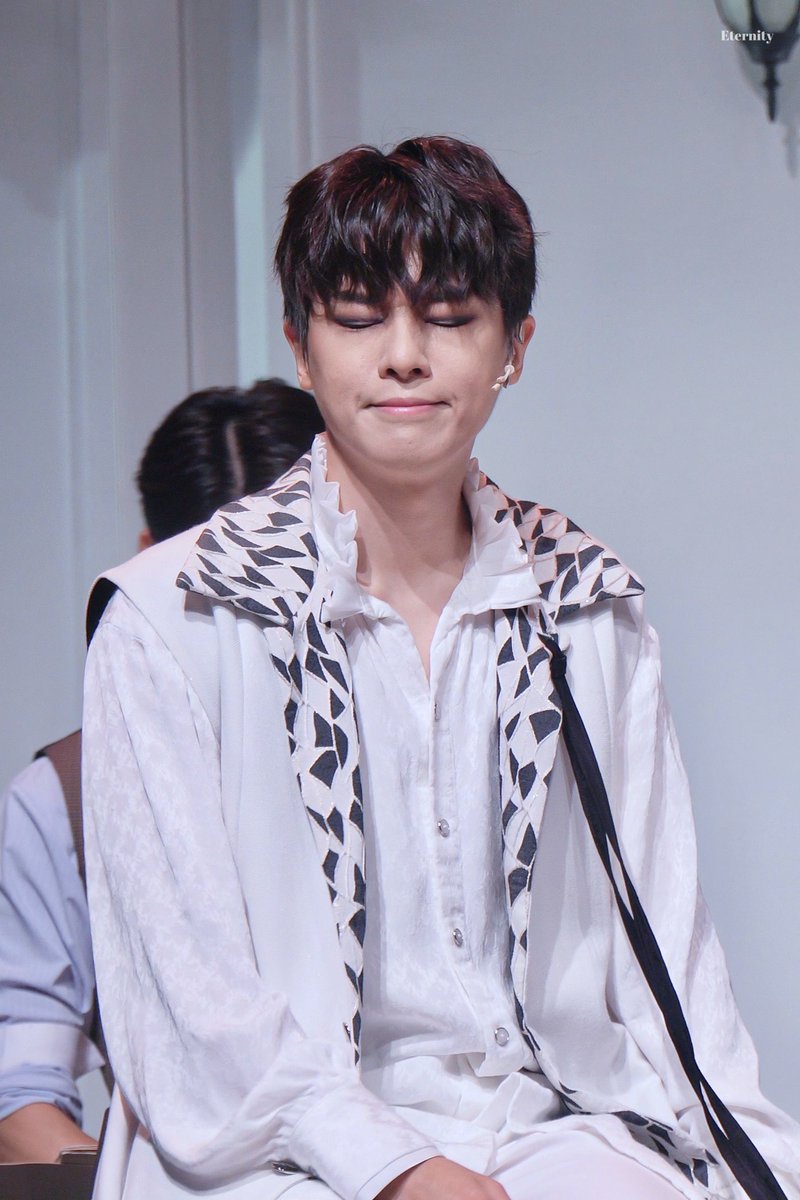 duddnjsmnt's tweet photo. 260731 스트라빈스키
스페셜 커튼콜 : 도돌이표

슘 役 | #박선영

😐 https://t.co/ggvc6K9BXq