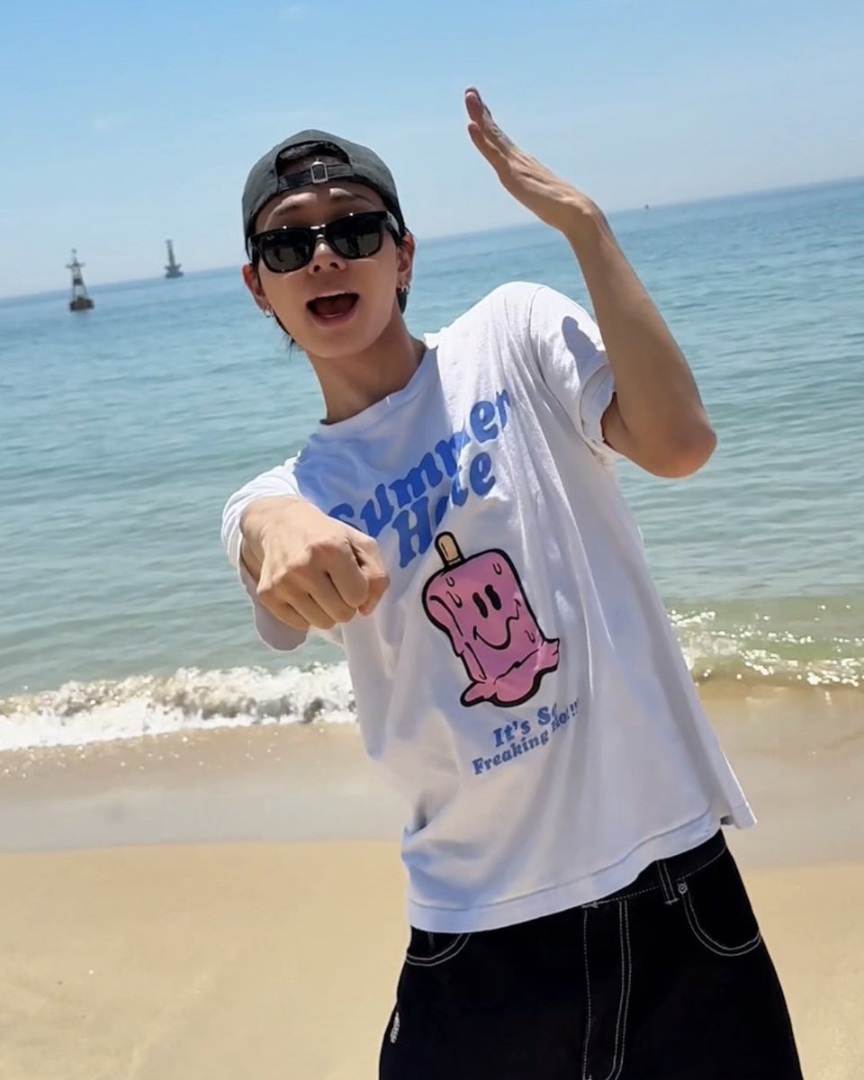 ilysmyungz's tweet photo. summer boy 🫠♡ 🌊 https://t.co/16uom1Qn7O