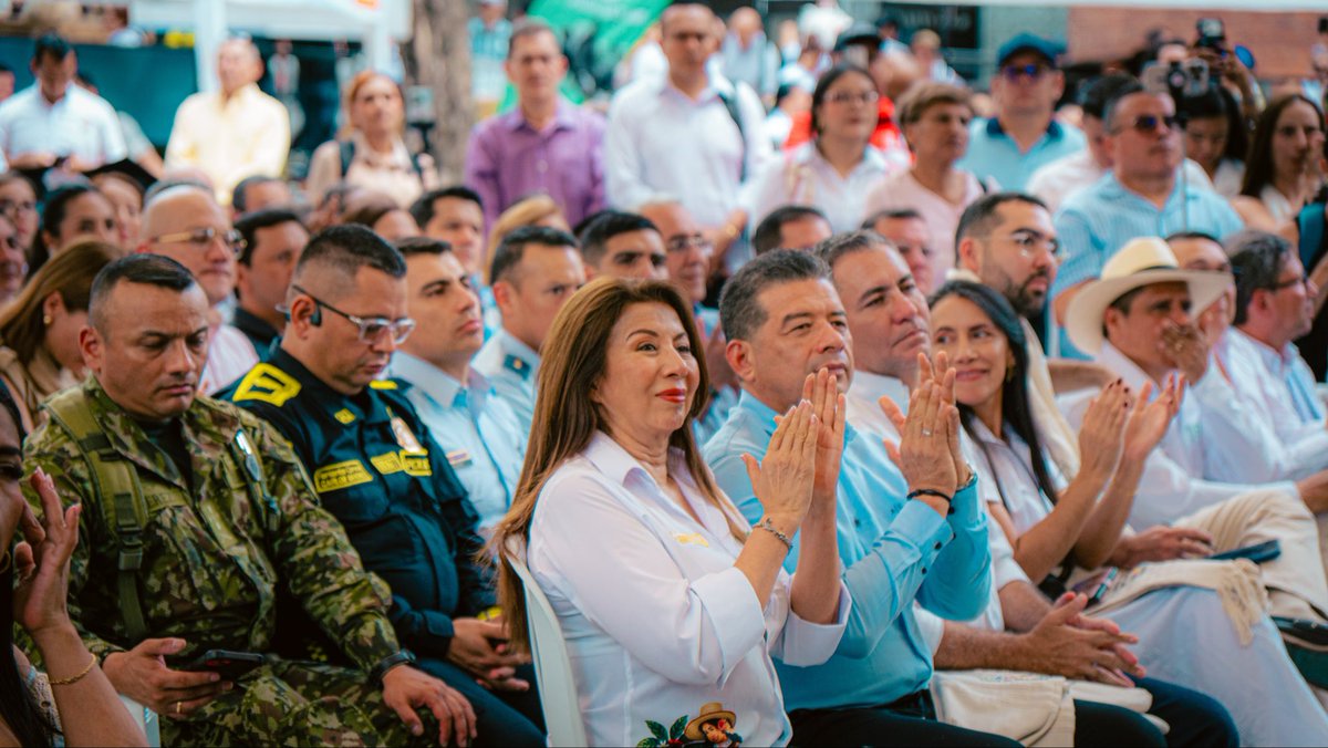 JanethSabogalRC's tweet photo. Hoy vivimos el gran lanzamiento de la Feria Internacional del Café, y no podemos sentirnos más honrados de que nuestra casa, Chaparral, sea la sede de este gran encuentro. Es la oportunidad perfecta para mostrarle al país y al mundo entero la inmensa riqueza de nuestra tierra.🍃 https://t.co/EF000BsXEV