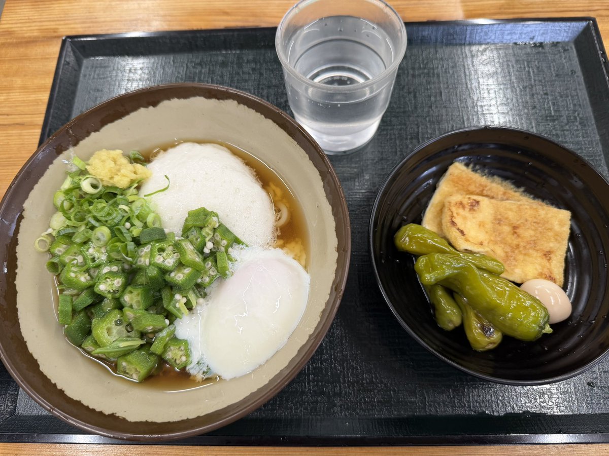 kamakama51's tweet photo. 今日の山もりさん

くらとろぶっかけ（小）
温玉トッピング🐣
野菜のおかず🥬
（ししとうと油あげのやさしいおひたし）

今日はもう熱中症から復活しています💪😅💦

#山もり
#くらとろうどん
#野菜のおかず https://t.co/ojdTdMeWci