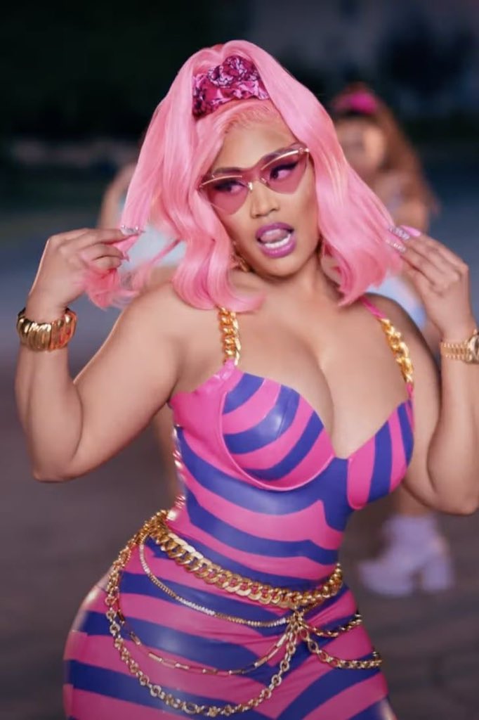slykay30's tweet photo. The first female rapper to debut at no.1 since Lauryn Hill https://t.co/LQaF46Fg2l