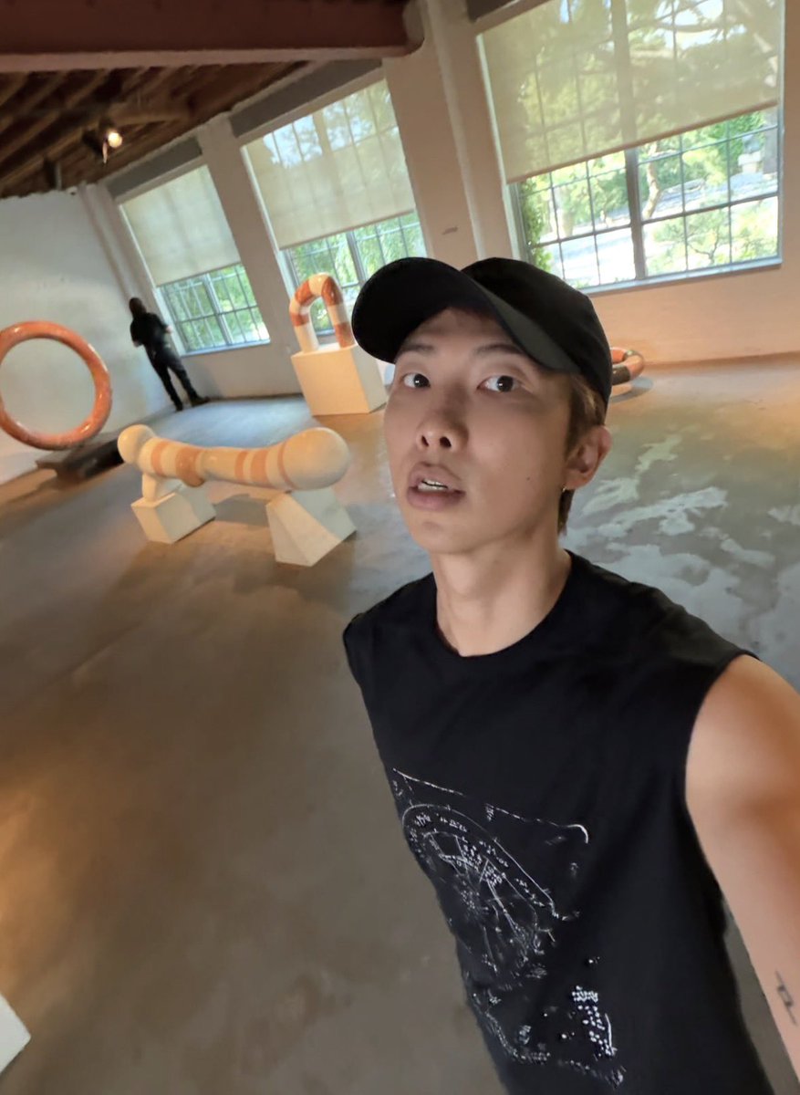 lilisnamu's tweet photo. i feel so attacked everytime he hits us with this angle- https://t.co/s45odU1EvJ