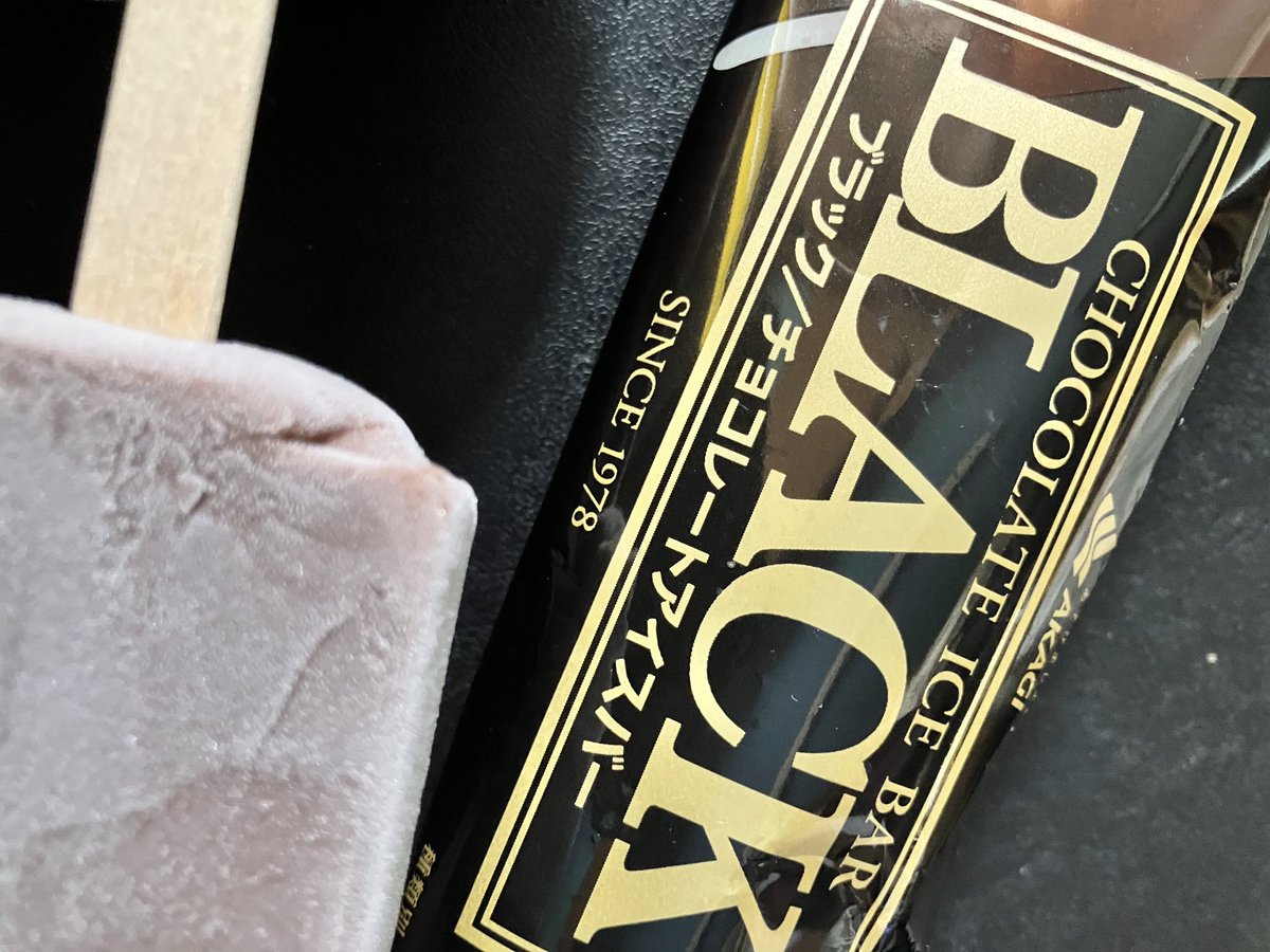 knabirds's tweet photo. 昨日のおやつ
何年ぶりかの「ブラック／チョコレートアイスバー」でした。 https://t.co/gyWSsPcIvL