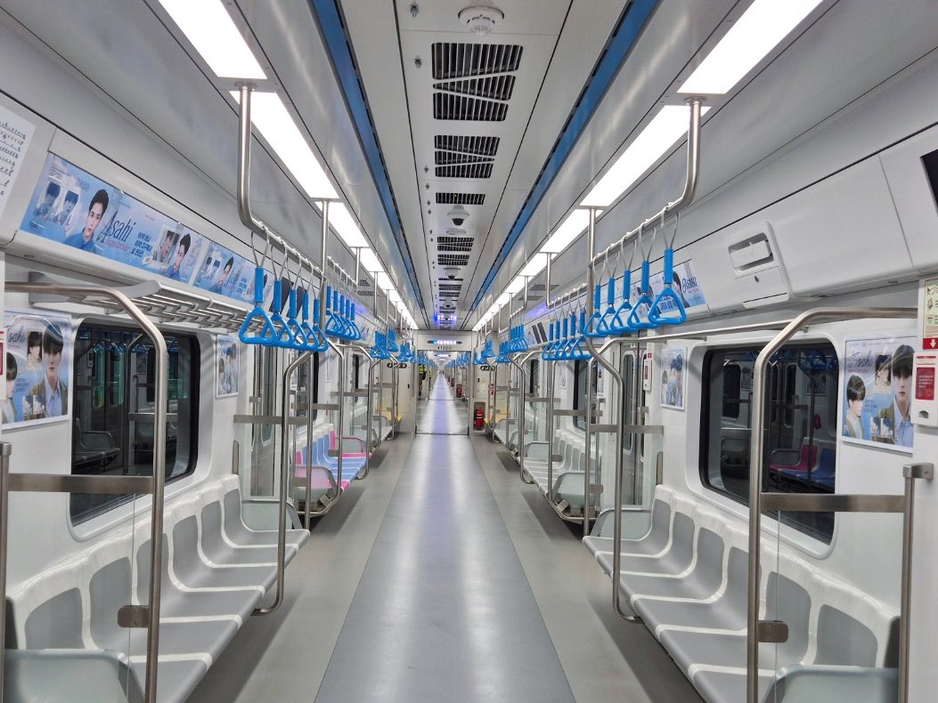 ASAHIBAR_CN's tweet photo. Asahi’s birthday exclusive subway train is up and running ahead of schedule 💕

🚄Train ID: 4122

There are several trains serving Seoul Metro Line 4 at the same time every day.
Make sure to look for train 4122 for your visit.👐🏻

#25thSummerWithASAHI
#アサヒ #아사히 #朝光 #ASAHI
#트레저 #TREASURE