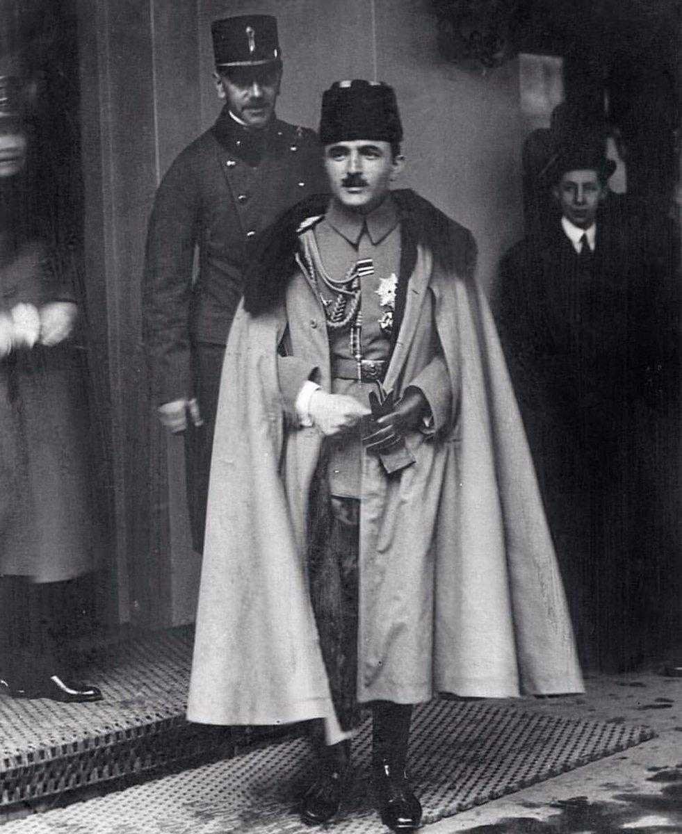 ConflictTR's tweet photo. Hürriyet kahramanı Enver Paşa, 104 yıl önce bugün Kızıl Ordu mitralyözlerinin üzerine yalın kılıç koşarken şehit düştü. https://t.co/OTQk4o4Ec7
