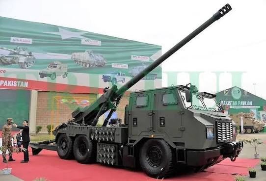 TheBharatShield's tweet photo. #Breaking Pakistan has reportedly deployed around 250 Chinese SH-15 (PCL-181) 155mm/52-calibre wheeled self-propelled howitzers along key sectors opposite India.

The SH-15 can engage targets 30–40 km with standard ammunition and up to 72 km with VLAP rocket-assisted rounds, while its automated fire-control system enables rapid shoot-and-scoot operations.
