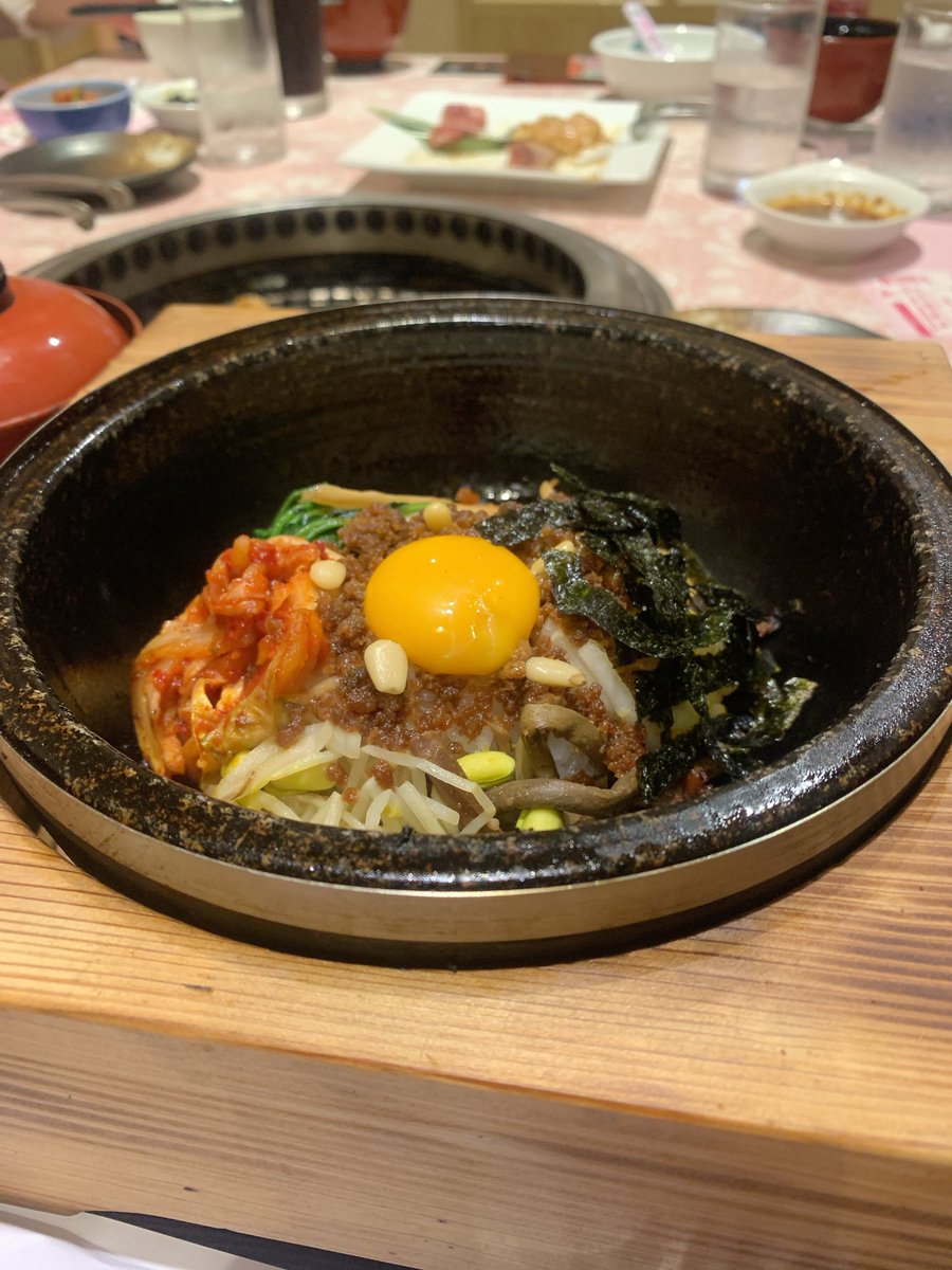 e___aw's tweet photo. フレンズと幼馴染と幼馴染のベイビ〜と焼肉食べた（帰省中2回目） https://t.co/8jyGDPZqAl