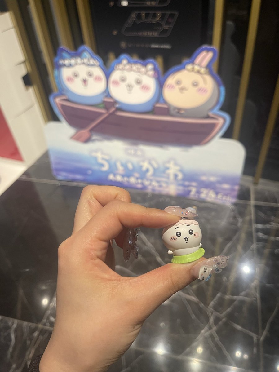 kaor1n_n's tweet photo. 映画ちいかわ　観てきました…😭
みんなめちゃかわで癒されたのだが、同時に心もえぐられました。。
ちいかわワールドに心が捕えられたまままだ帰ってきてない🧜
帰りは影響されすぎてカツカレー

めじるしチャームはちいかわちゃんでした☺️
嬉しさ〜〜〜🫶 https://t.co/9kKNliItLX
