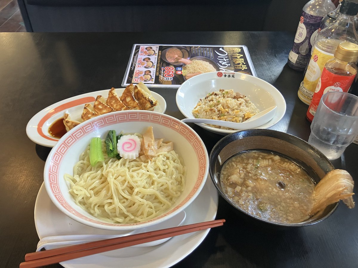 sakura440616's tweet photo. 期間限定に弱いオイラは
ランチで食す🍜🥟

チャーハンの絵文字造って
欲しい😅 https://t.co/jwdg2SiaPW