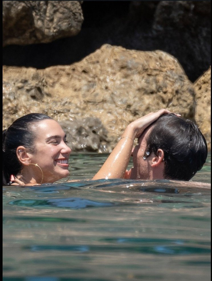 ayushiiiiiiii18's tweet photo. Dua Lipa and Callum Turner are honeymooning in Italy 🇮🇹 https://t.co/5Ms5RQZQrm
