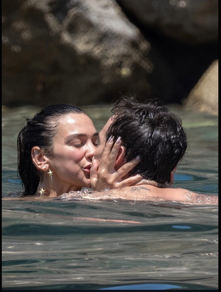 ayushiiiiiiii18's tweet photo. Dua Lipa and Callum Turner are honeymooning in Italy 🇮🇹 https://t.co/5Ms5RQZQrm