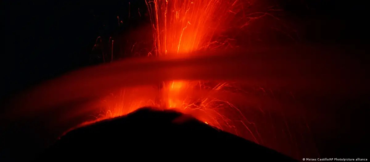 dw_espanol's tweet photo. Alerta naranja en Guatemala por erupción del volcán de Fuego

Las autoridades ordenaron la evacuación de dos caseríos cercanos al coloso, que emana columnas de gases y cenizas hasta de 6.000 metros de altura. (gs)
https://t.co/m8Q2VP6HRx