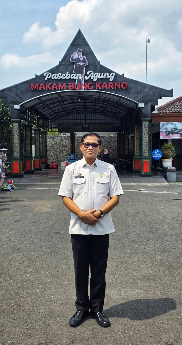 sambilan99's tweet photo. Keramahan Bukan Penyerahan Kedaulatan
Oleh: Abdullah Rasyid (Mahasiswa Doktoral Ilmu Pemerintahan IPDN; Staf Khusus Menteri Imigrasi dan Pemasyarakatan)
https://t.co/LCVXvmZ8tI
@agusandrianto89
@rasyid_muchtar
#Kemenimipas
#Bali https://t.co/G7PkVFp9zY
