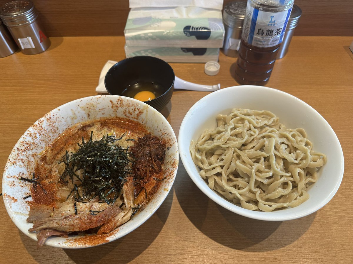 268gohan's tweet photo. ラーメン 池田屋 高田馬場店
旨辛煮干しつけ麺、チャーシューヤサイ少な目、脂多め、玉子 https://t.co/cHx6NASd4y