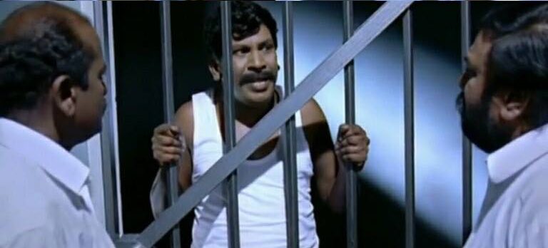 _kabilans's tweet photo. ஜாமீன் வாங்கி வரும் வரை வெளிய வரக்கூடாது அதுவரை  டாய்லெட்டில் ஒழிந்து கொள்ளுங்கள் என்று எவன் டா ஐடியா கொடுத்தது 😆 https://t.co/HJVyivj9Ra