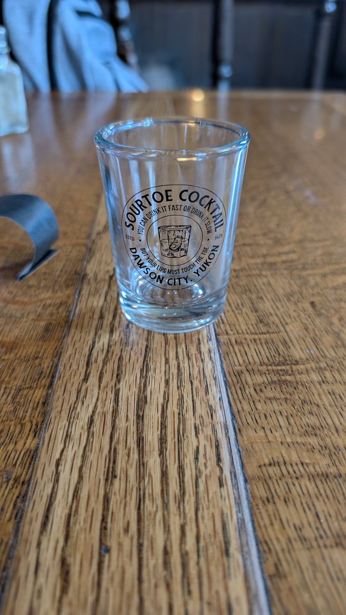 FormoonP's tweet photo. SourToe cocktailという都市伝説みたいなカクテルに出会いました。 https://t.co/qdxpqHu33x