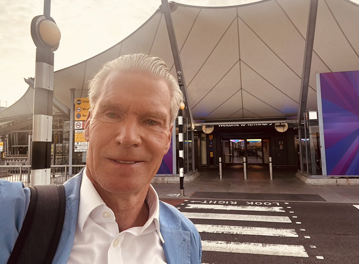 SKellyCEO's tweet photo. Early start on another blue-sky London morning. Heading to Belfast to meet partners and colleagues — could be a busy one with the fleadh 🎻🎶🎵in full swing #fleadh https://t.co/t0yWNCeZc2