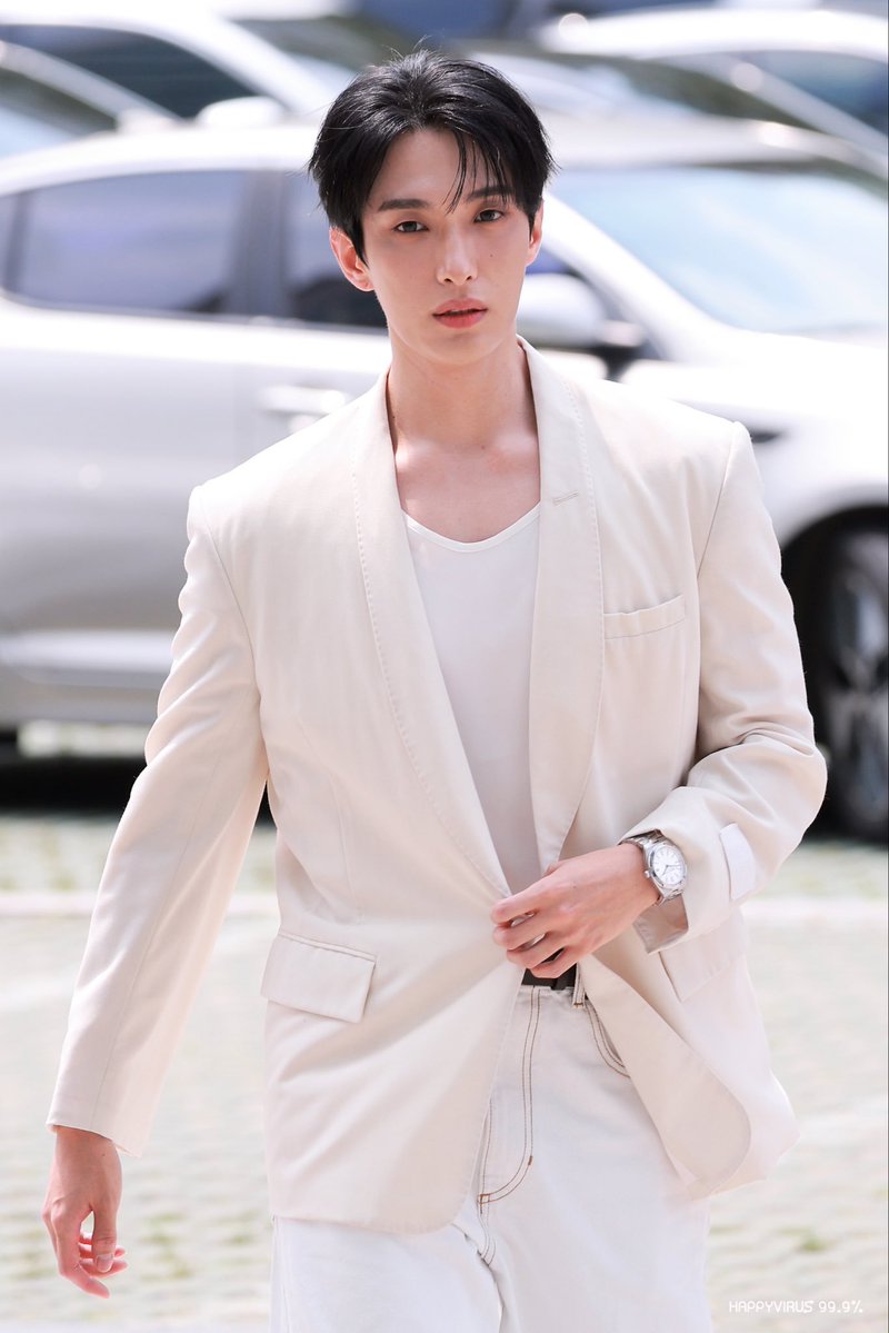 SIBCHIL_wkd's tweet photo. 저진짜못참겠습니다!!!!!!!!!!! https://t.co/PqCdYnTdwZ