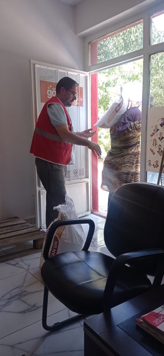 kizilayartuklu's tweet photo. Hayırsever bir iş insanımızın şubemize bağışladığı 3ton ekmeklik unu,ihtiyaç sahibi 104 ailemize ulaştırdık.
Rabbim yapılan hayrı kabul eylesin.🤲
@Kizilay olarak,veren el ile alan el arasında iyilik köprüsü olmaya devam ediyoruz
@tuncay_akkoyun 
@Artuklukymkm 
@FatmaMericYlmaz https://t.co/2Jr5406Snr