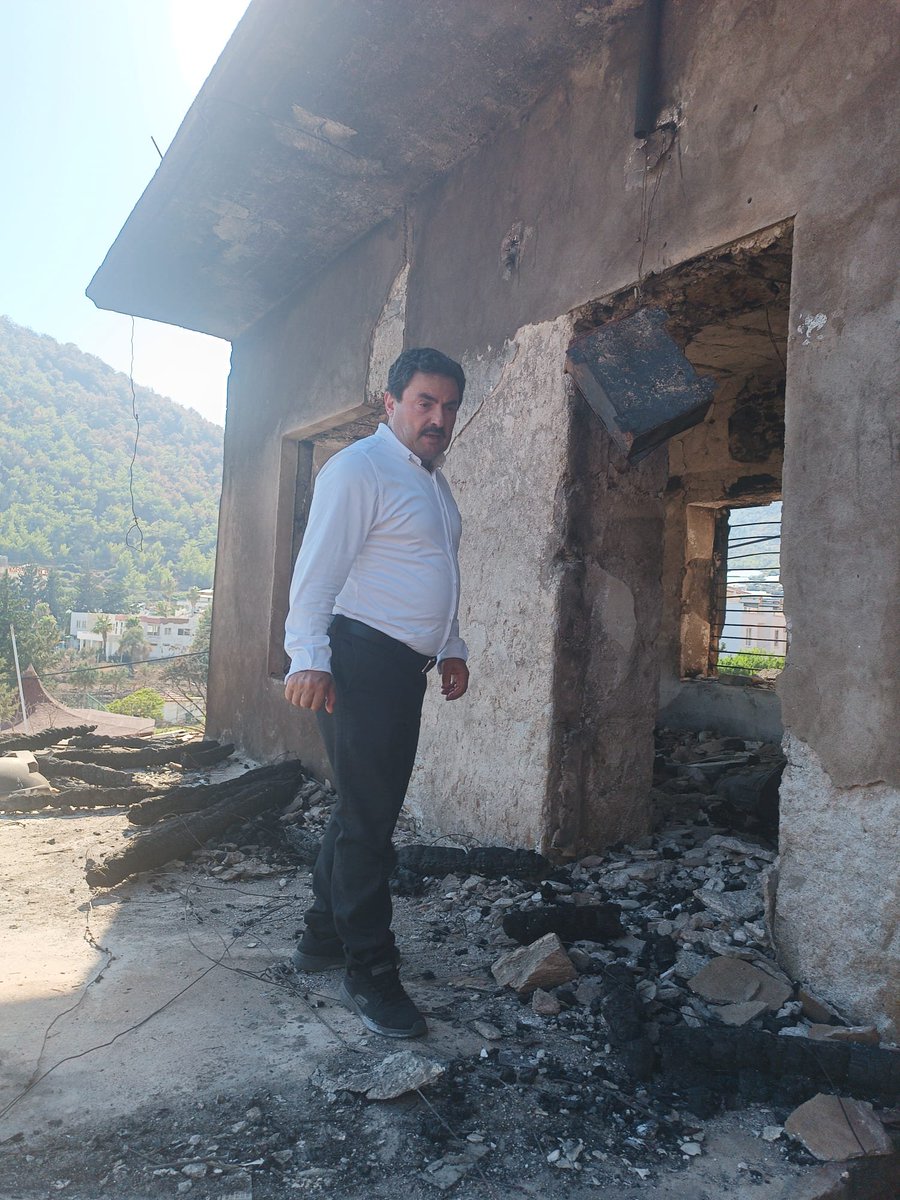 mersincsb's tweet photo. İl Müdürümüz Sayın Hasan ALAN Aydıncık Eskiyörük/ Karatepe mahallesinde meydana gelen Orman yangınları sebebiyle evleri zarar gören vatandaşlar ziyaret etti. Çalışmalar hakkında bilgi vererek geçmiş olsun dileklerini iletti https://t.co/YRXEqDleVS