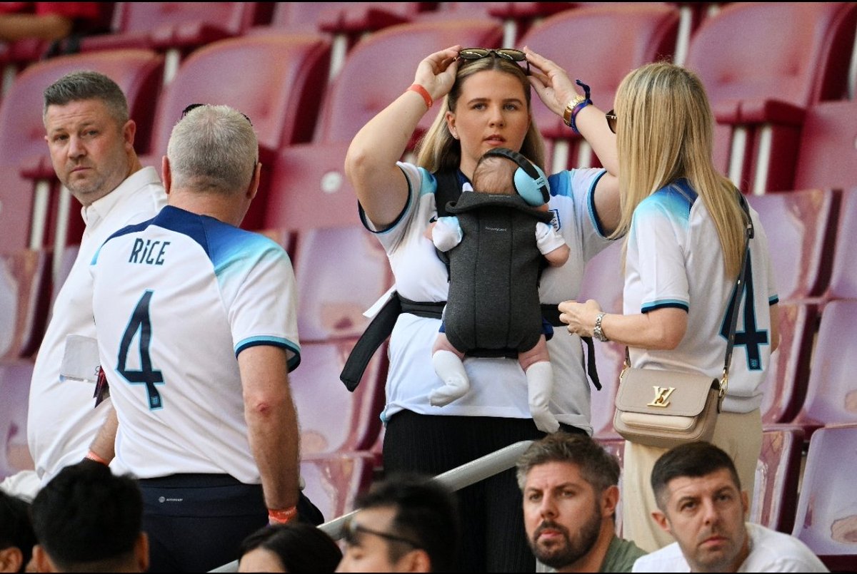 Afctells's tweet photo. 🚨Declan Rice Love story 

2017 — Lauren Fryer 🇬🇧 (18yo)
2018 — Lauren Fryer 🇬🇧 (19yo)
2019 — Lauren Fryer 🇬🇧 (20yo)
2020 — Lauren Fryer 🇬🇧 (21yo))
2022 — Lauren Fryer 🇬🇧 (23yo)... replied https://t.co/HzGtNyBXMi