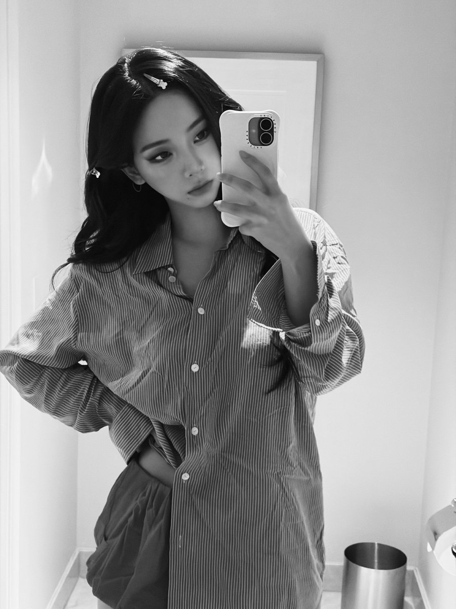 rosepheme's tweet photo. Borrowing yuyu's shirt. Apparently i'm on puppy-sitting duty today 🐕 https://t.co/M7rvJ3Z9Oo