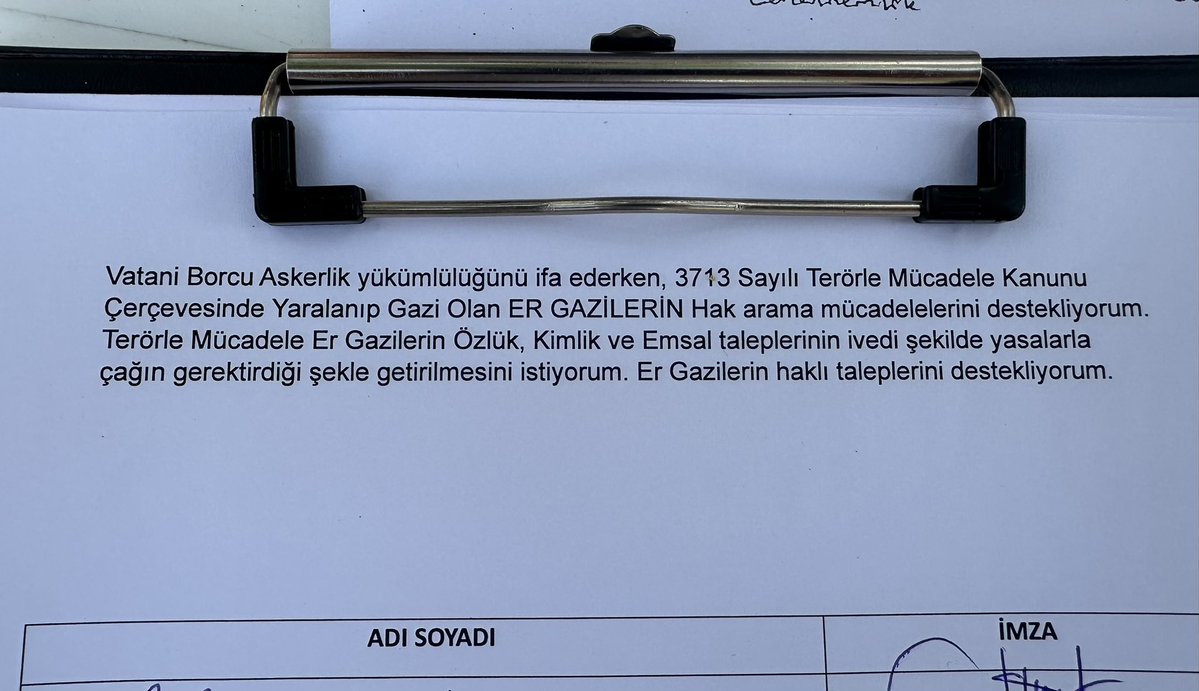 OrkunOzeller's tweet photo. Gazilerimiz için bir imza da sen at… Yanında olduğunu destek olduğunu duyur. 
Onlar terörle mücadelenin kahramanları olduğunu ve o mücadeleyi unutturma https://t.co/Khbou8fsBN