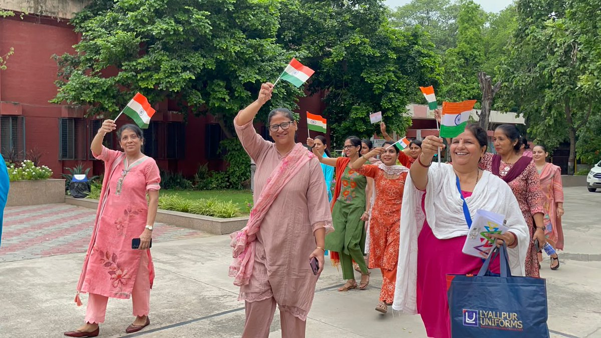 SKVNO2EOK's tweet photo. Tirannga run at CM Shri School https://t.co/JiufTWbAUT