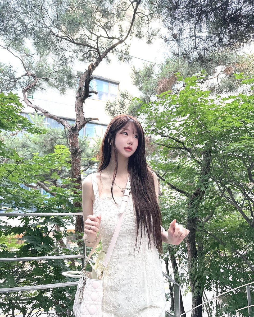 arasrd's tweet photo. 외롭네 만나고싶다.. https://t.co/se8FdDFceV