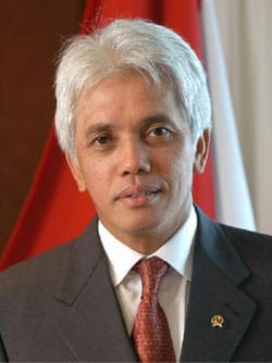 IndonesiaFedera's tweet photo. Sering Dengar Istilah Ini Di Kajian,
Tapi Gak Semua Muslim Tau Artinya

1. Istiqamah → Konsisten dalam ketaatan.
2. Riya' → Beramal karena ingin dipuji.
3. Ghibah → Membicarakan keburukan orang lain.
4. Hasad → Iri terhadap nikmat orang lain.
5. Tawadhu' → Rendah hati.
6. Husnuzan → Berprasangka baik.
7. Muhasabah → Introspeksi diri.
8. Qana'ah → Merasa cukup dengan rezeki Allah.
9. Syubhat → Perkara yang belum jelas hukumnya.
10. Wara' → Menjauhi perkara syubhat.
11. Tadabbur → Merenungi makna Al-Qur'an.
12. Suuzan → Berprasangka buruk.
13. Muraqabah → Merasa diawasi Allah.
14. Futur → Turunnya semangat ibadah.
15. 'Ujub → Kagum pada diri sendiri.
16. Istidraj → Nikmat yang menjerumuskan.
17. Ghurur → Tertipu oleh dunia.
18. Namimah → Mengadu domba.
19. Tazkiyatun Nafs → Penyucian jiwa.
20. Talbis Iblis → Tipu daya setan.