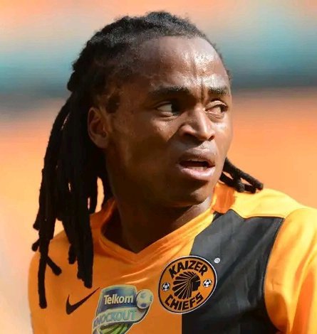 busiwe_bubu's tweet photo. This is the man who assisted Siphiwe Tshabalala with that wonderful 2010 world cup goal for Bafana Bafana. https://t.co/3RtrZu6ILG