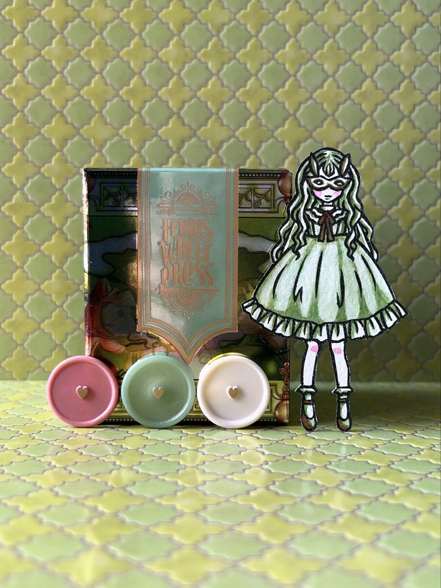 happyendmuseum's tweet photo. うさぎの仮面🐰

うさぎのパーティーに出席するため、うさぎの仮面を着けた少女を消しゴムはんこで作りました✨

加水したペインズ オブ ペリドットで全体的に塗り、カラント クランブル パイを肌の赤みに使用しました🫶

#ferriswheelpress 
#フェリスホイールプレス https://t.co/ZaVdXM8Mhi
