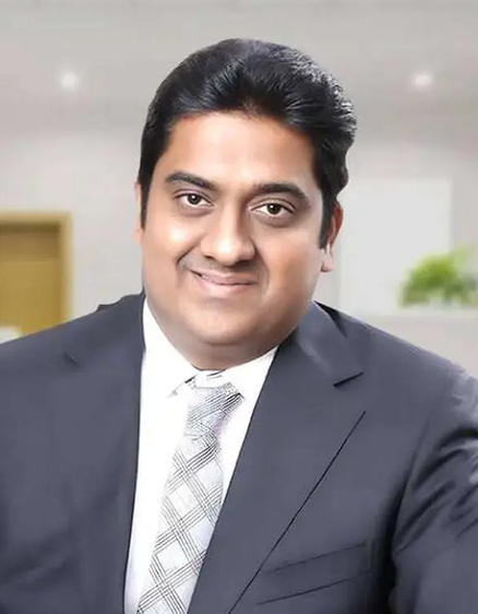 thebigbulldeals's tweet photo. Poojaa Precision Engineering Ltd.
Mukul Agrawal, Abakkus (Sunil Singhania) and Motilal Oswal backed IPO Poojaa Precision made its stock market debut on the BSE SME platform today with investor sentiment remaining highly optimistic.
Ace investor Mukul Agrawal Picks Up 1.37% Stake in Automotive Precision Engineering Firm Poojaa Precision ahead of IPO.
Poojaa Precision IPO grey market premium (GMP) was around 78% before listing and trading on 57% post listing today.
About Company
Poojaa Precision Engg. Ltd. (formerly Pooja Castings Pvt. Ltd.) is an integrated precision engineering company manufacturing lightweight, high-precision aluminium and magnesium die-cast and machined components. Headquartered in Pune, Maharashtra, the company has over 36 years of experience serving the automotive, EV and industrial sectors.
Numbers Looks very Solid.
→ Revenue: ₹173 Cr to ₹293 Cr (FY24 to FY26)
→ Revenue CAGR: 30%
→ PAT: ₹16 Cr to ₹30.9 Cr
→ PAT CAGR: 38.5%
→ RoE: 28.18%
→ RoCE: 26.38%
→ Debt to equity: just 0.31
Solid Anchor Book:
Motilal Oswal Finvest Limited
Abakkus Venture Opportunities Fund (Sunil Singhania)
LRSD Securities Private Limited
Mint Focused Growth Fund PCC
Finavenue Capital Trust
Hem Growth Opportunities Fund
Upsurge Opportunities Fund 1
Ashika Global Finance Private Limited
Shincho Asia Capital
Saint Capital Fund
India Max Investment Fund Limited
Religo Commodities Ventures Trust
Meru Investment Fund PCC
Tiger Strategies Fund